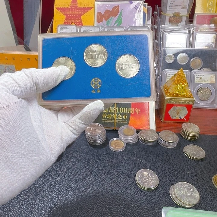 其他普通金属建国70周年纪念币银行盒