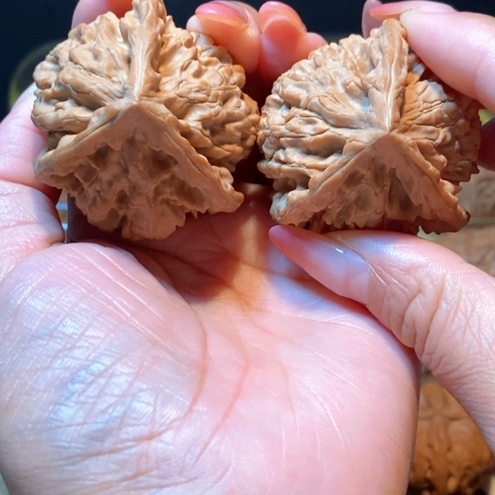 司***7文玩核桃吊坠官帽三棱44