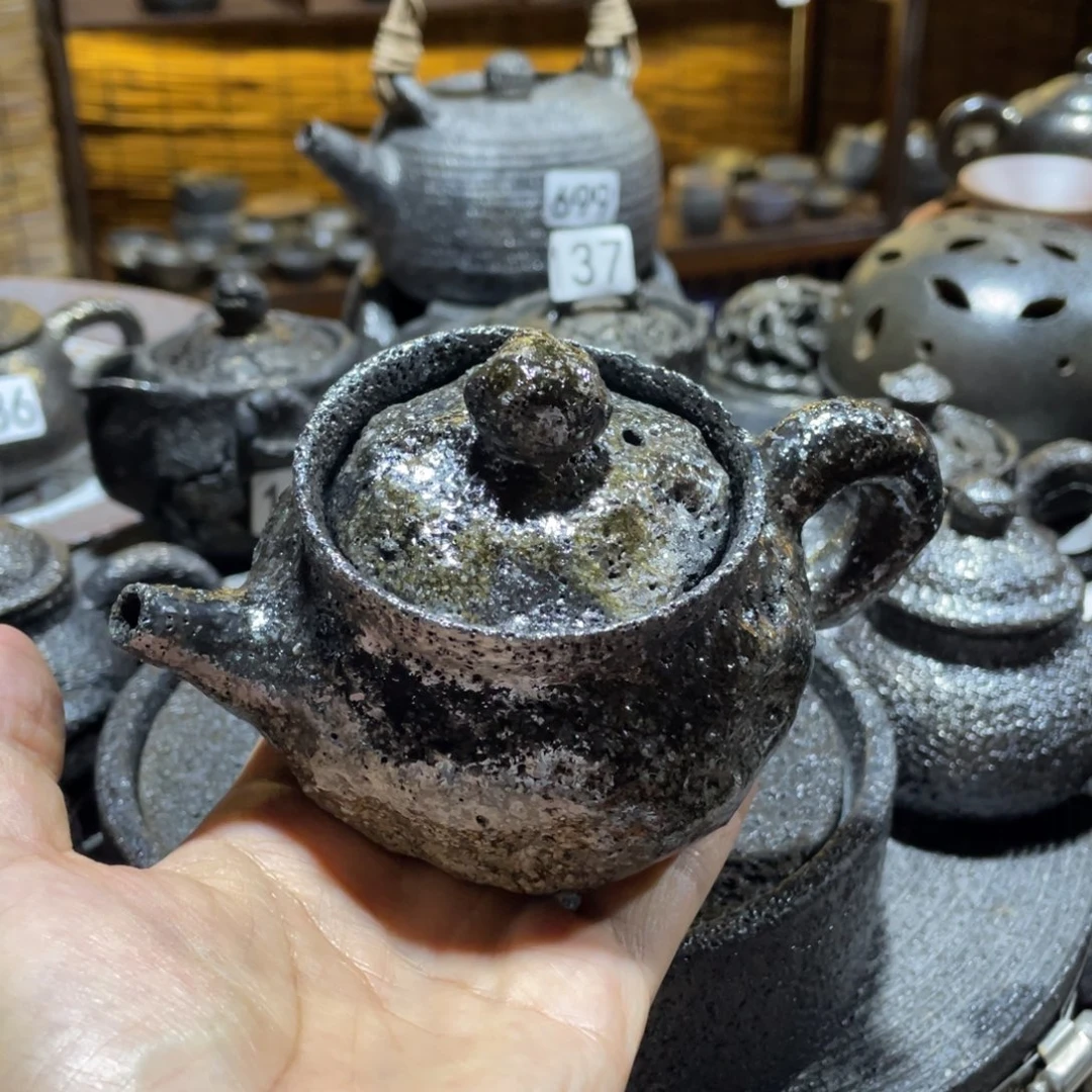 荥经黑砂微瑕疵正把壶130ml