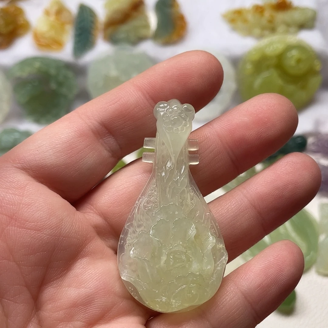 蛇纹石玉未镶嵌颈饰