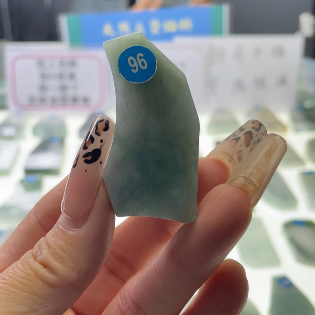 定制翡翠未镶嵌挂件