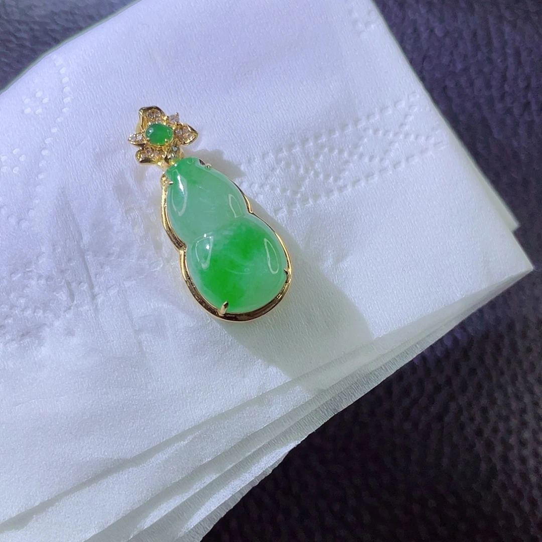 翡翠颈饰18K金镶嵌翡翠