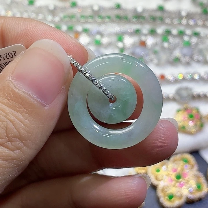 翡翠未镶嵌颈饰吊坠