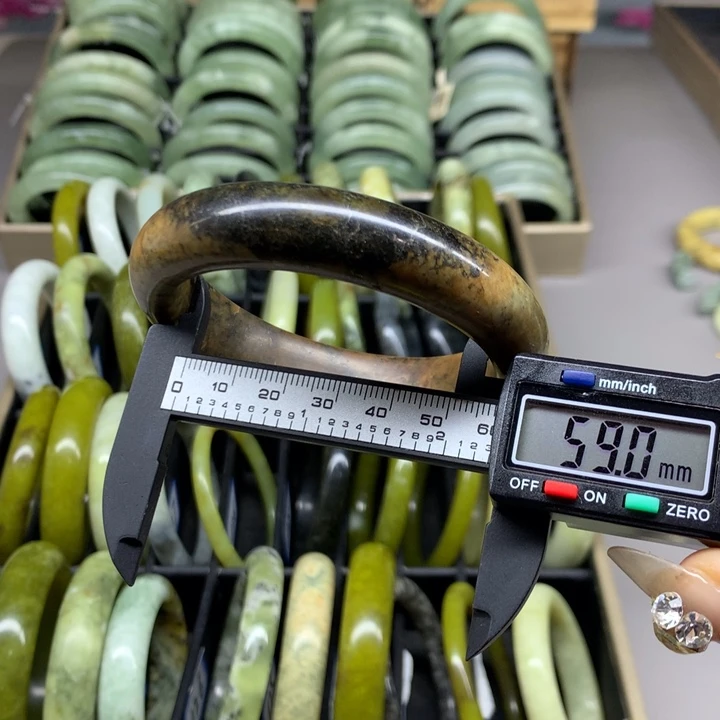 未镶嵌蛇纹石玉手镯147