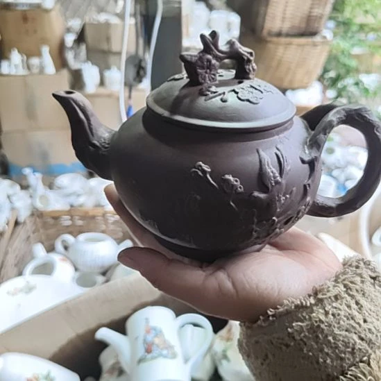 库存微瑕紫砂壶一个