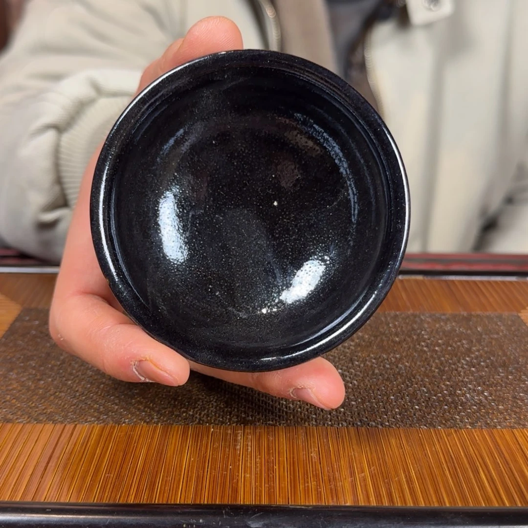 平阳窑手作原矿黑釉束口盏，底部微瑕