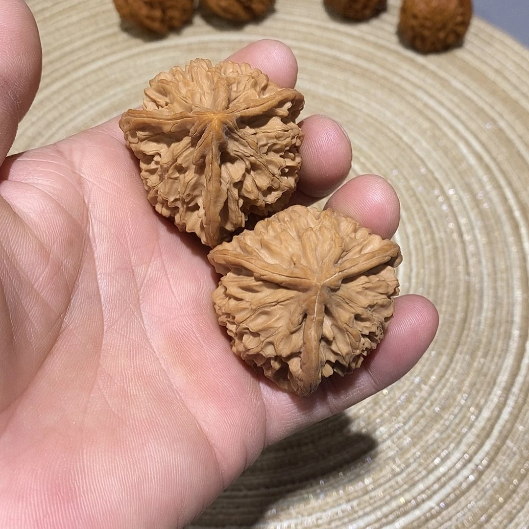 桃木文玩麻核桃三棱
