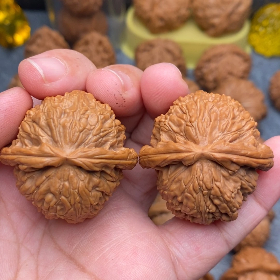 文玩核桃把件38全品红皮白狮子