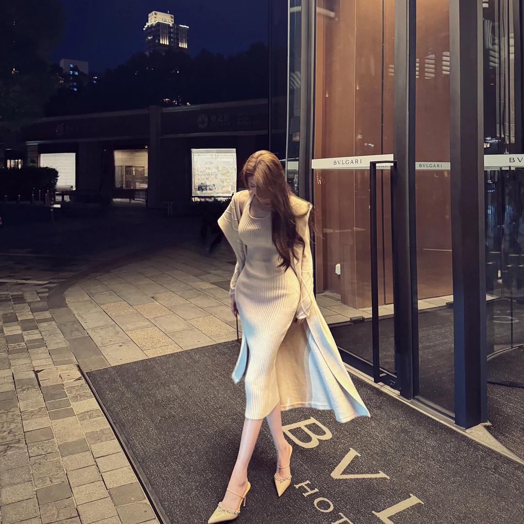9/26 Chill巧儿【欲设轮廓】气质修身水滴形挂脖针织连衣裙