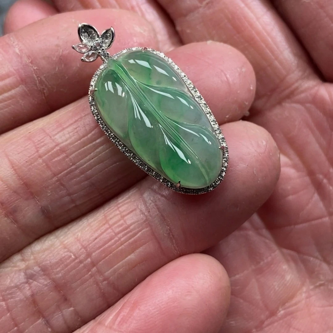 翡翠颈饰18K金镶嵌叶子