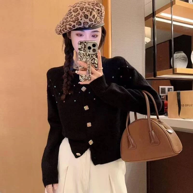 A09温柔系风格奶甜奶乖2025秋季钉钻设计感简约百搭针织开衫