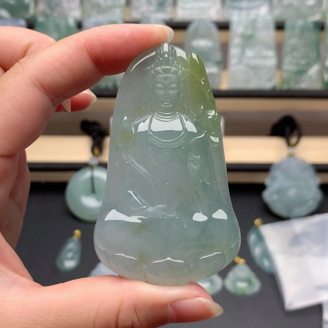 翡翠未镶嵌颈饰杨*娃素衣