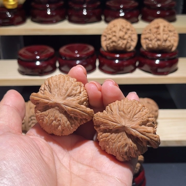 红***了文玩核桃吊坠43闷白全品