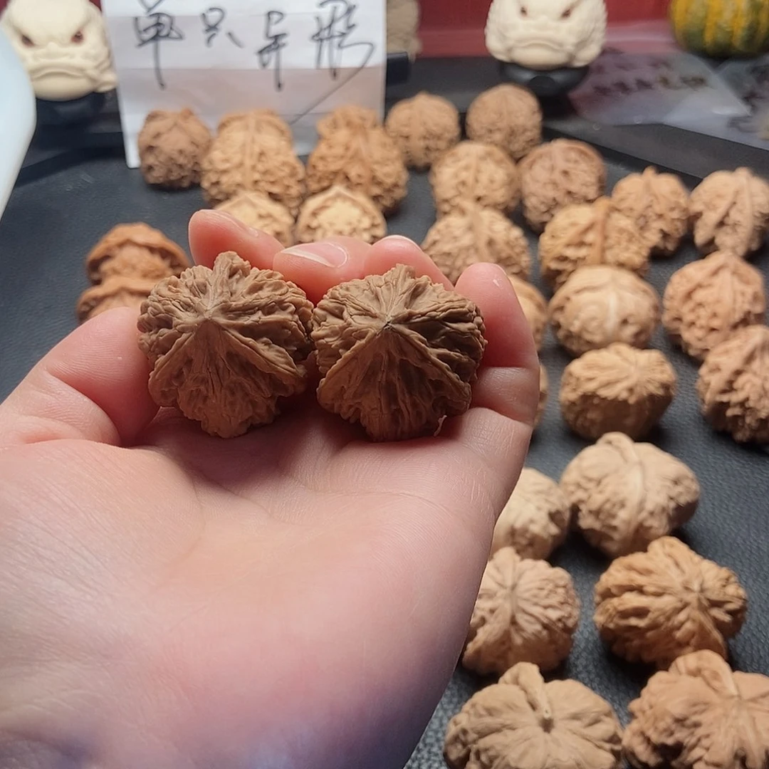 配***易文玩核桃吊坠文山三棱