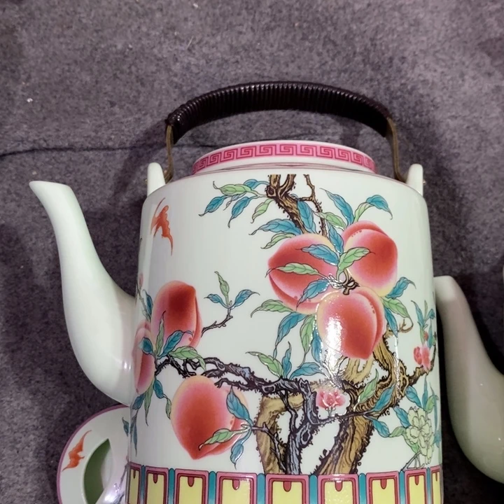 盖碗陶瓷绿稀土寿桃提梁壶