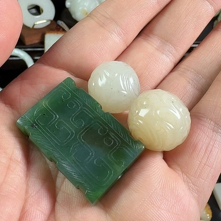 非***爷未镶嵌和田玉（糖玉）挂件