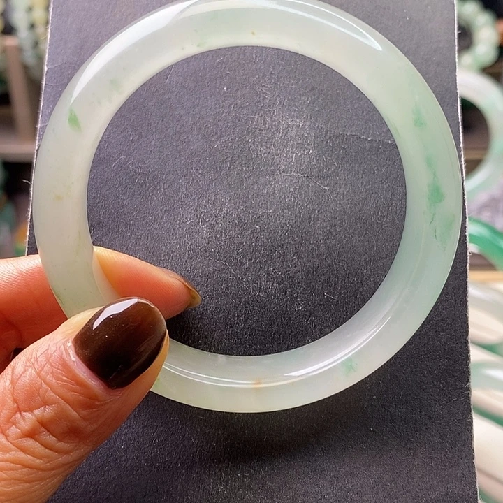 石英质玉（非洲翠）未镶嵌手镯