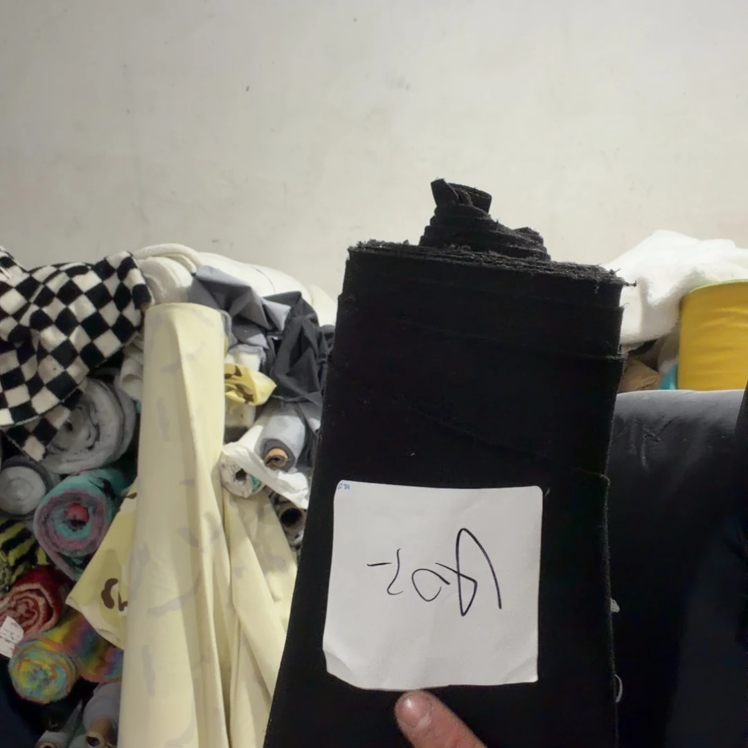 三米一份黑色软壳A05。