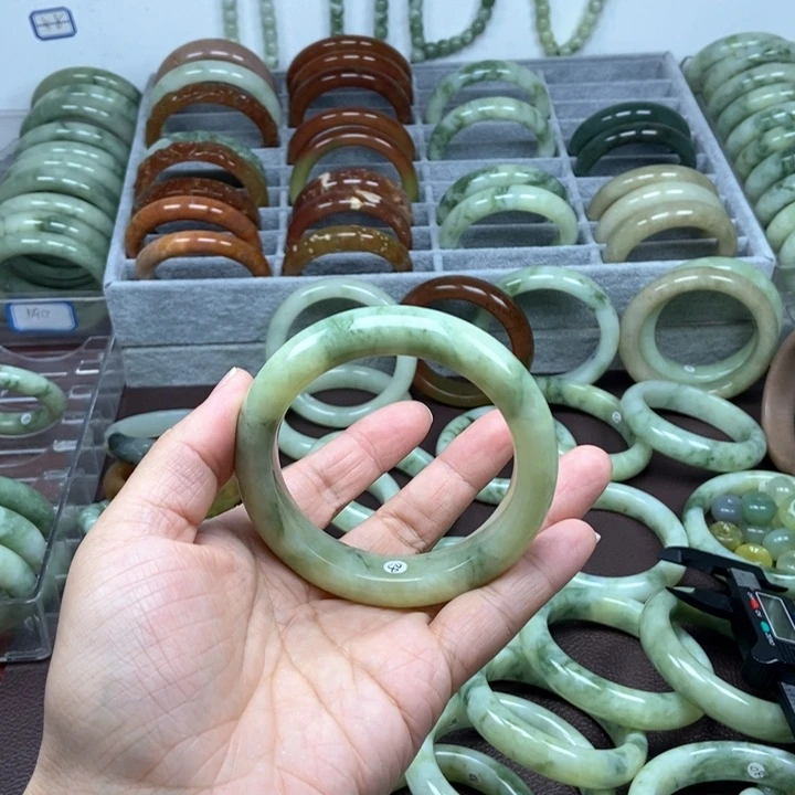 蛇纹石玉手镯未镶嵌小*喵