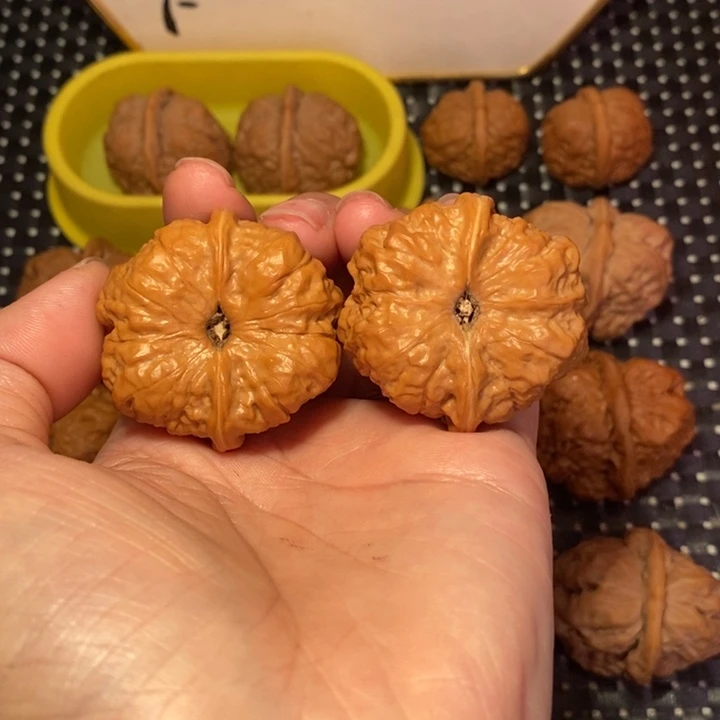 文玩核桃把件大八腿底圆