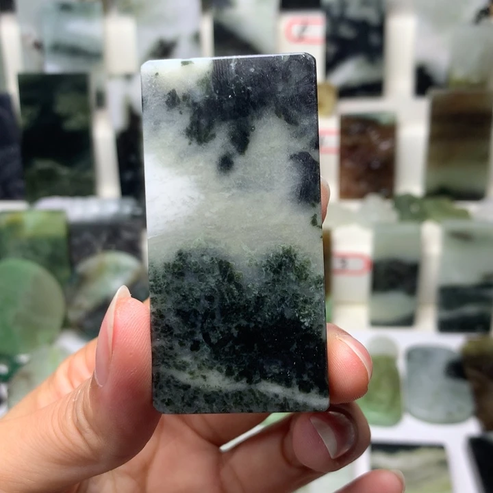 独山玉未镶嵌颈饰