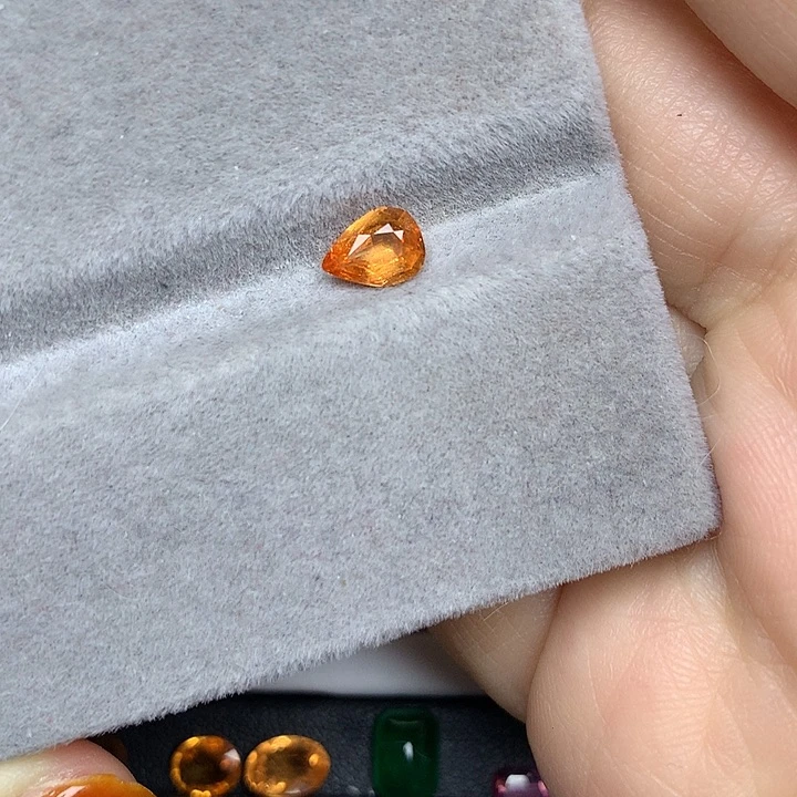 未镶嵌石榴石（芬达石）裸石5x7芬达石