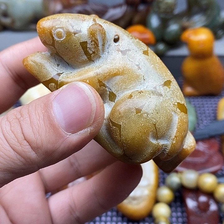 未镶嵌蛇纹石玉颈饰