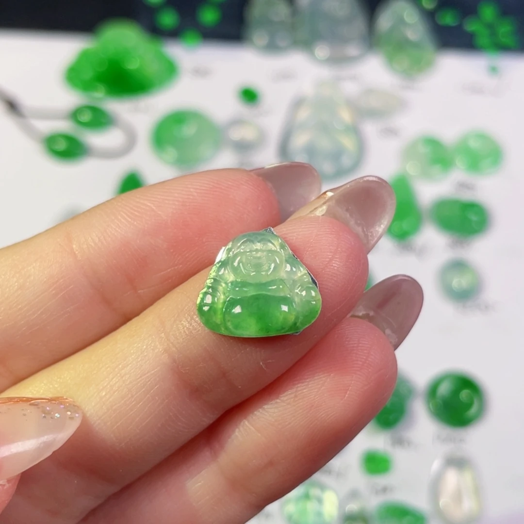 颈饰未镶嵌翡翠裸石