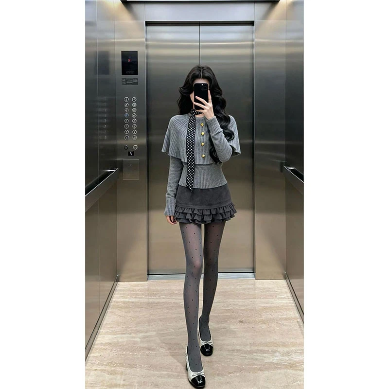 长袖斗篷毛衣女秋冬气质灰色假两件针织衫下摆小众木耳边短裙套装