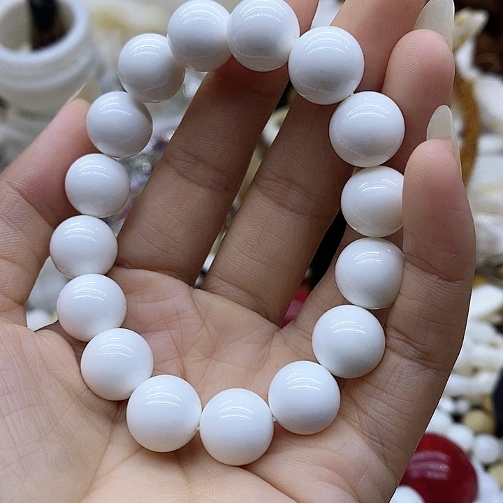 为****油珠子的颜色是红色的
