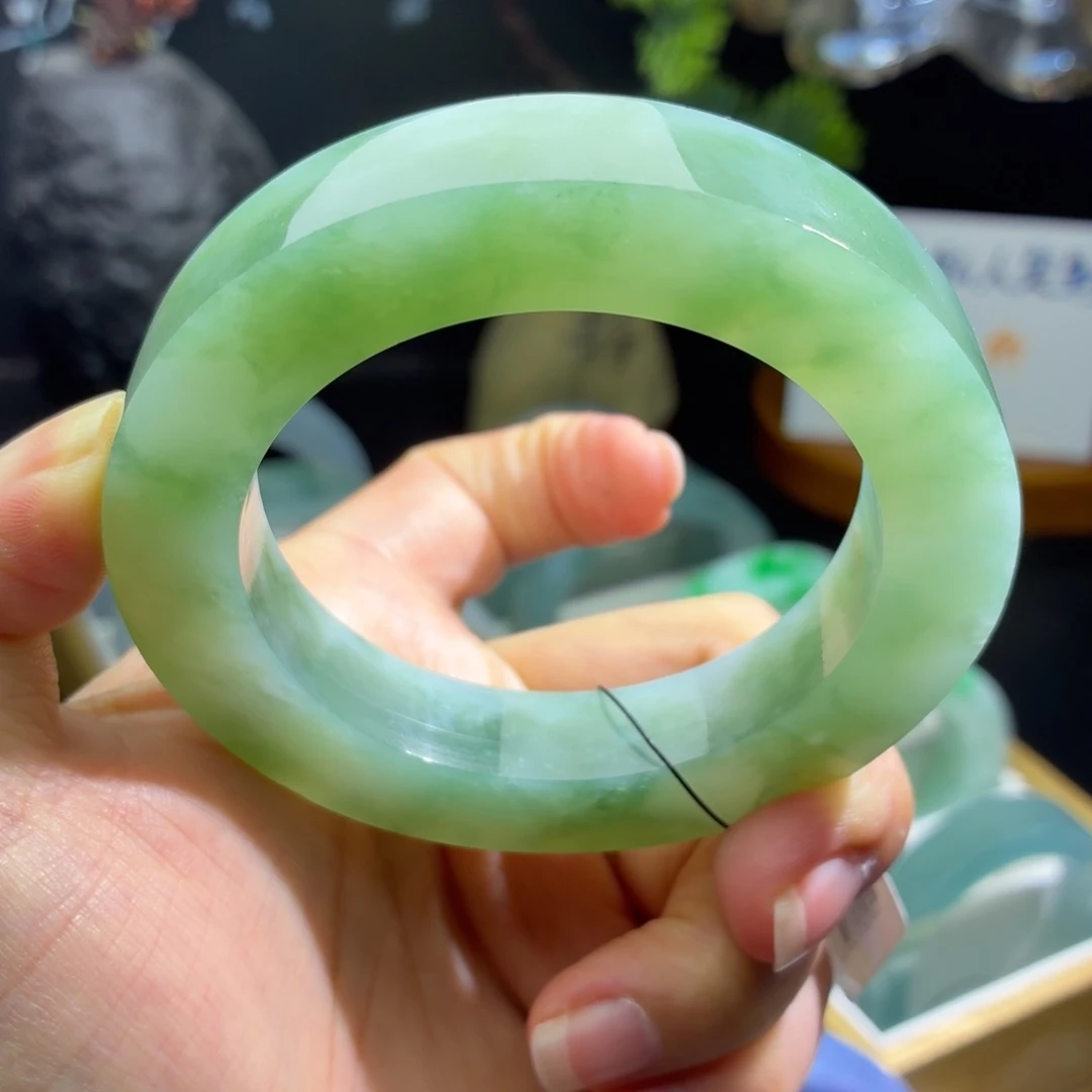 定制翡翠未镶嵌翡翠手镯