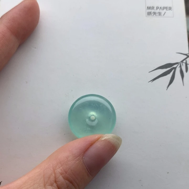 岫玉未镶嵌颈饰平安扣