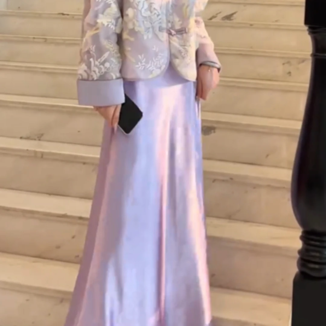 2025年春夏新款高腰缎面半身裙