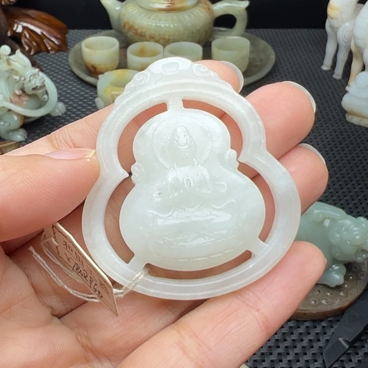 好***音和田玉未镶嵌颈饰