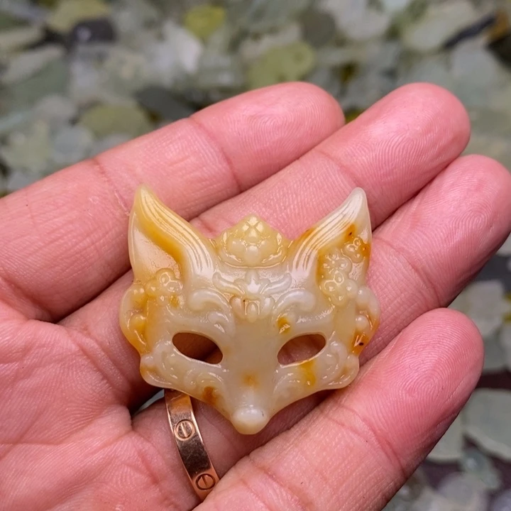 蛇纹石玉颈饰合金62