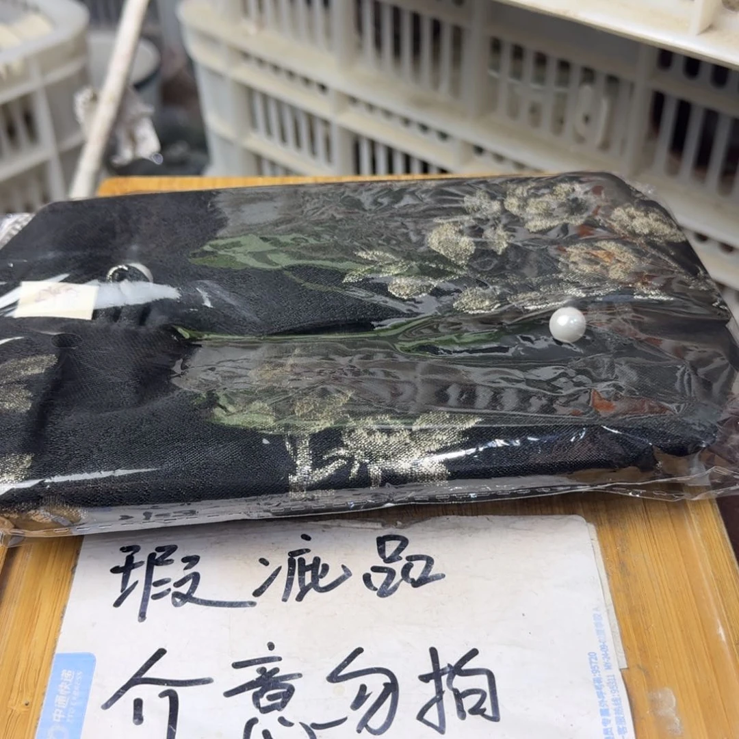 瑕疵介意勿拍陶瓷器皿B182