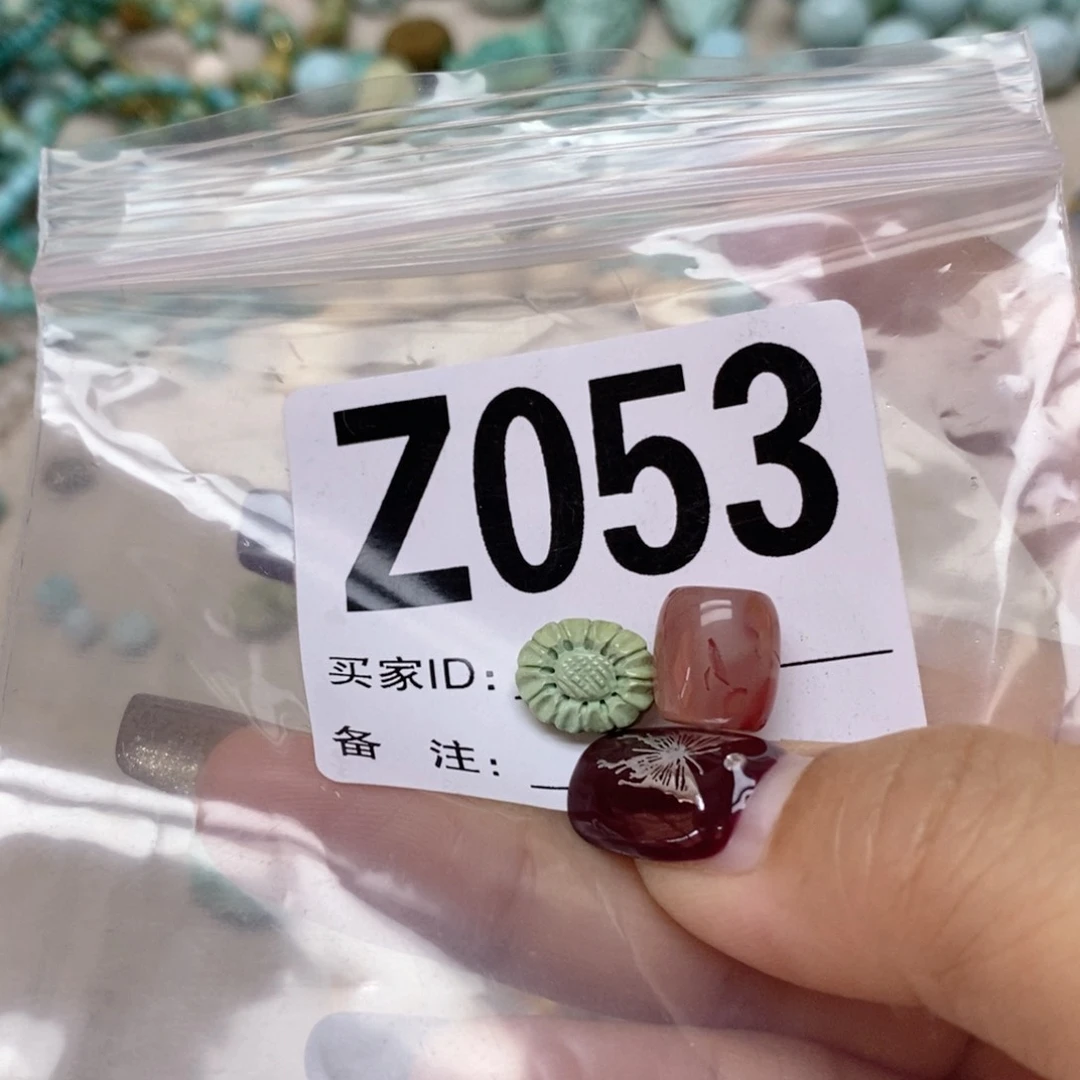 南红玛瑙配饰未镶嵌愉*?
