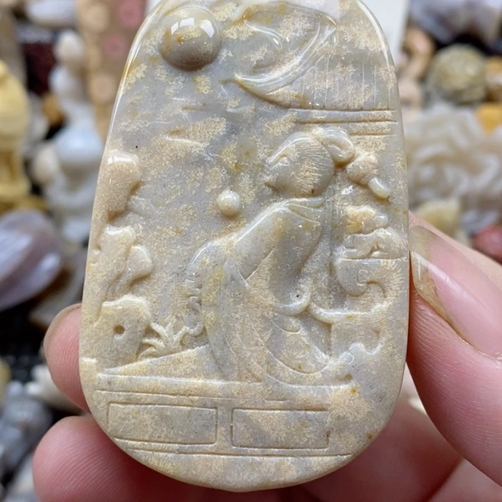 颈饰未镶嵌硅化珊瑚（珊瑚玉）