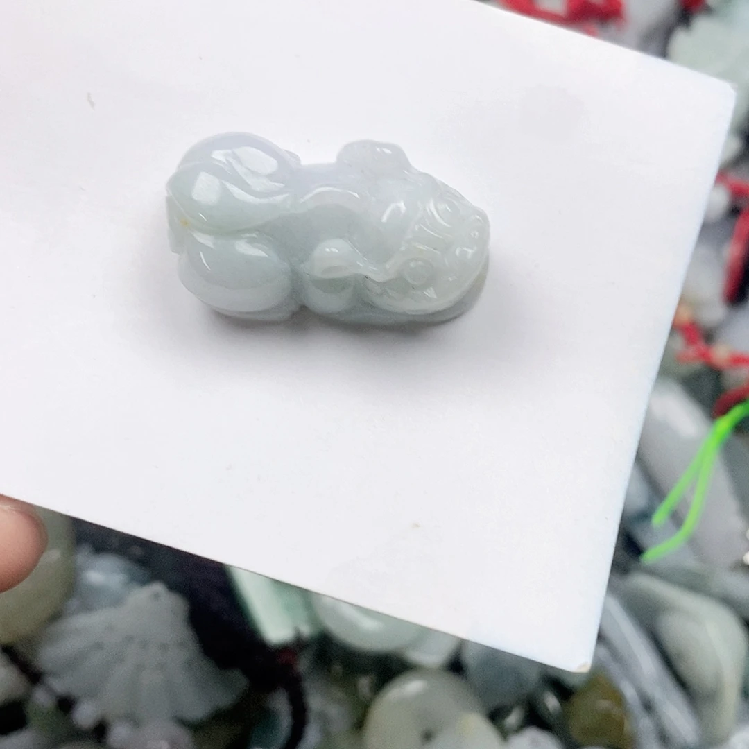 翡翠未镶嵌颈饰貔貅