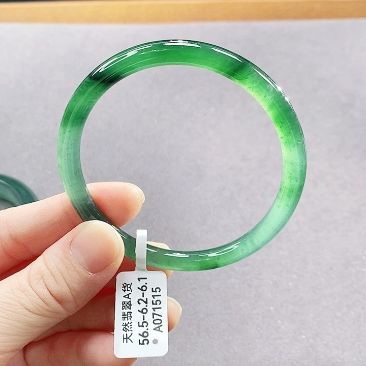 翡翠未镶嵌手镯（圆镯）