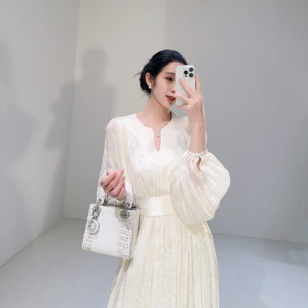 嫚渡桑蚕丝法式极简风慵懒宽松真丝提花连衣裙女2025春夏新款