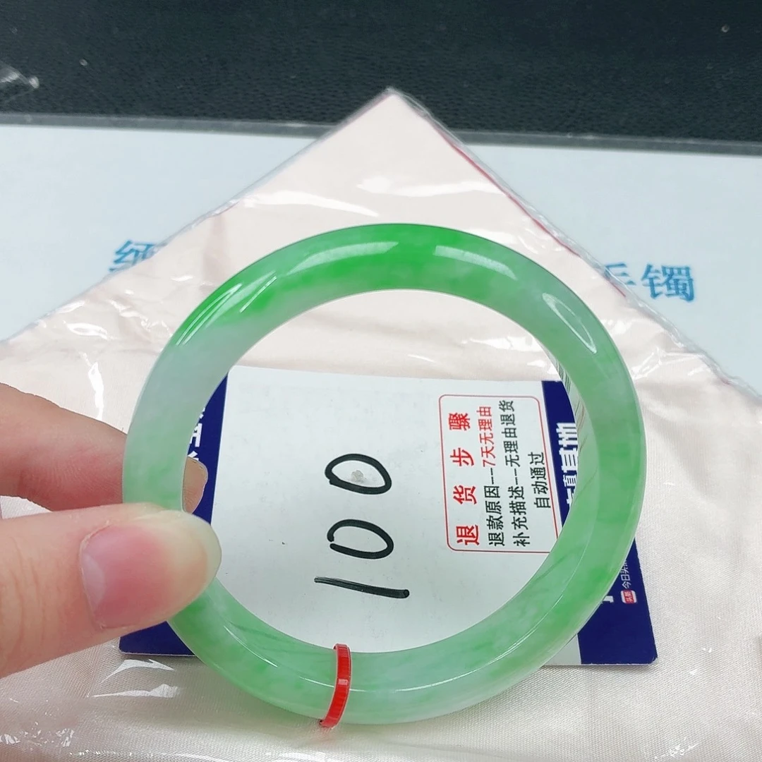 翡翠手镯未镶嵌翡翠