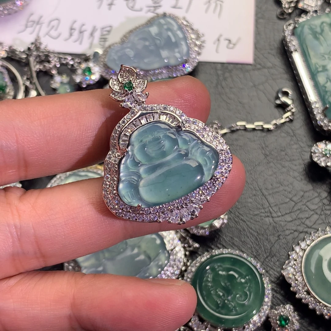 翡翠颈饰未镶嵌佛公