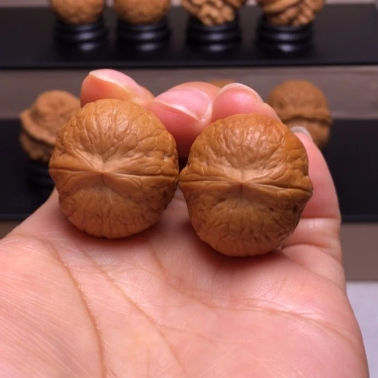 文玩核桃把件粗筋钢炮16