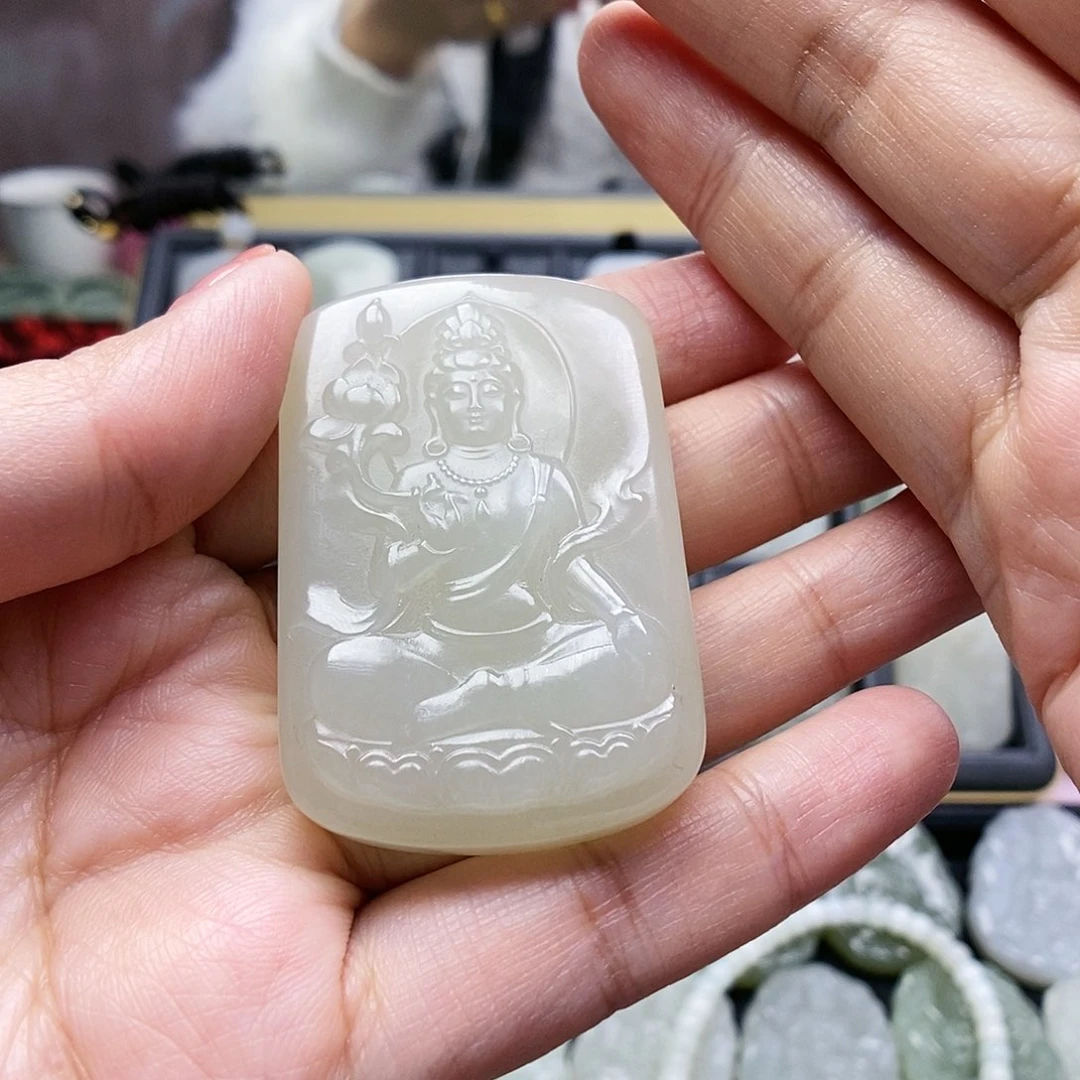和田玉颈饰未镶嵌微**剧