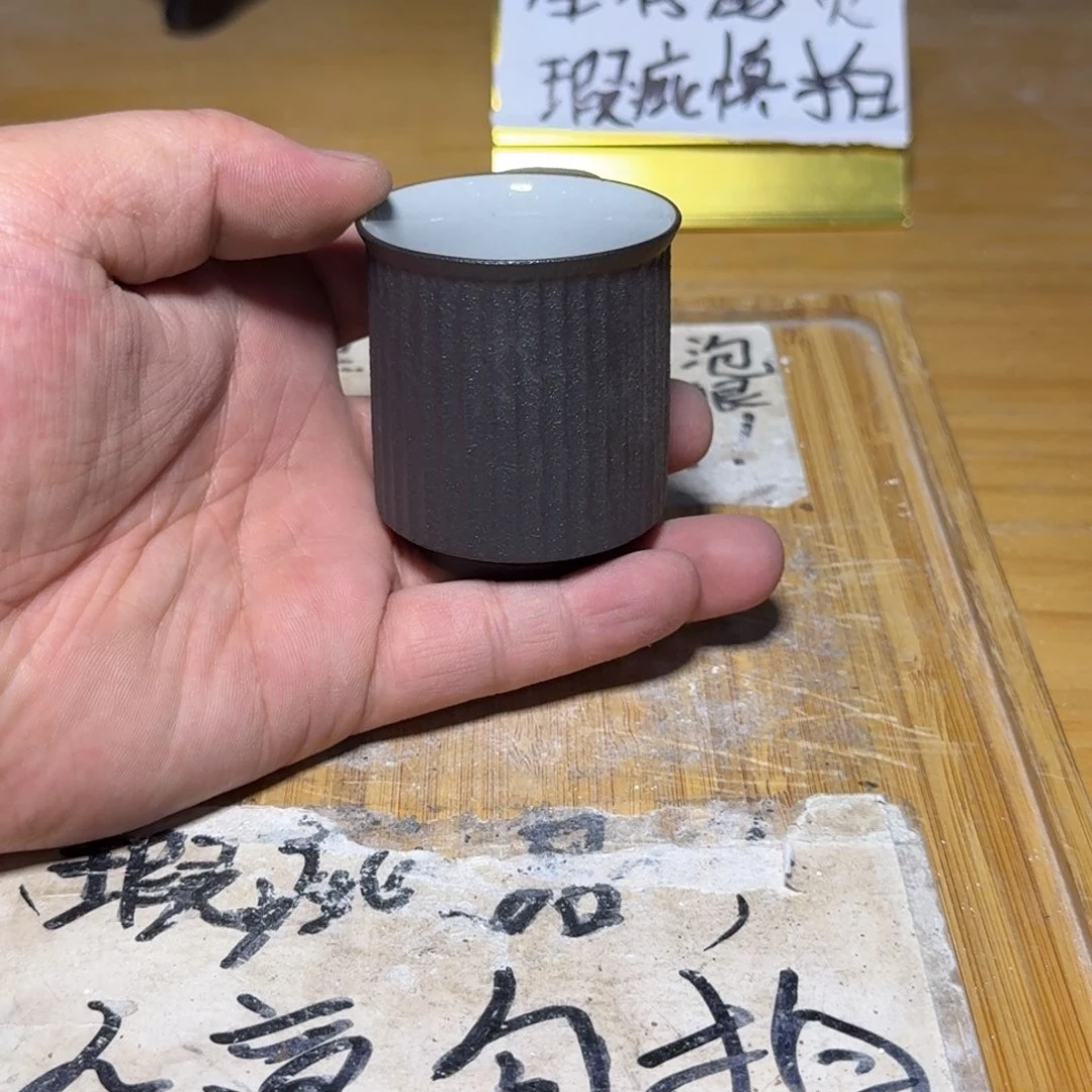 微瑕疵介意勿拍陶瓷器皿J990