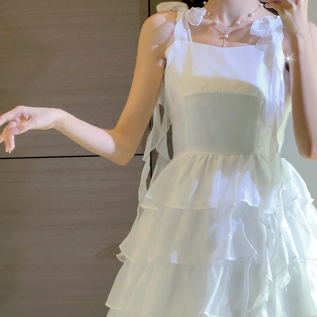 花崎鹿原创连衣裙夏日觅禾纯欲风白色吊带蛋糕裙收腰短裙小个子仙
