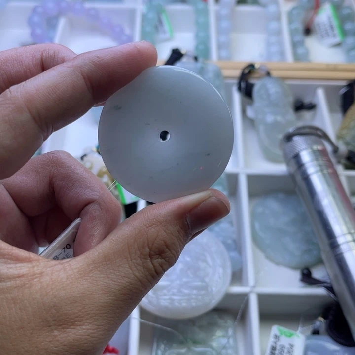 翡翠未镶嵌颈饰5486的