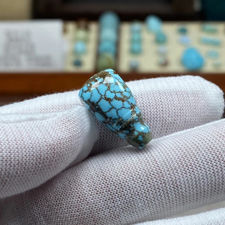 原矿绿松石10mm➕大网花三通，玻璃瓷蓝底