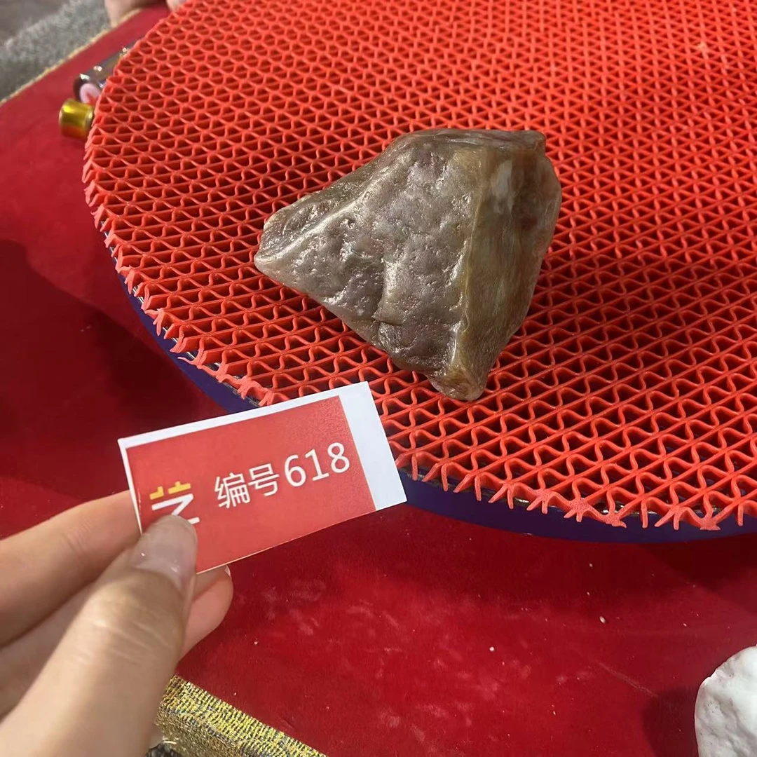 新疆玉料原石发一件编号618